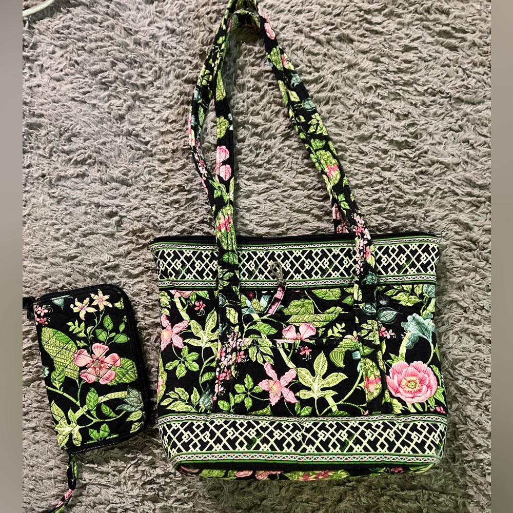Vera Bradley quilted Tote and matching wallet -great condition !!!